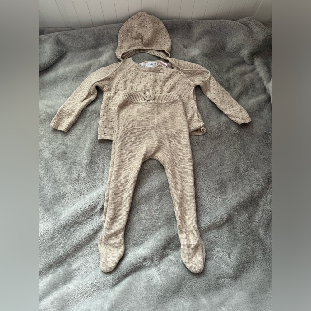 Zara’s baby girl kit with bonnet